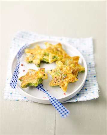 Star-shaped broccoli omelette appetizers Photographie de stock - Rights-Managed, Code: 825-07077803