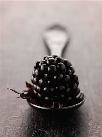 food selective focus - Blackberry in a teaspoon Stock Photo - Rights-Managed, Code: 825-07077827