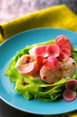 simsearch:825-07599425,k - Scallops with rose petals on a bed of zucchinis Stock Photo - Rights-Managed, Code: 825-07077884