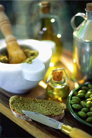 Homemade green tapenade on sliced bread Stock Photo - Rights-Managed, Code: 825-07077887