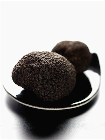 Black truffles Foto de stock - Con derechos protegidos, Código: 825-07077890