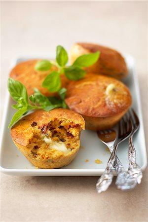 simsearch:652-05807192,k - Tomato-mozzarella savoury fondants Photographie de stock - Rights-Managed, Code: 825-07077914