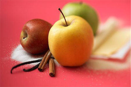 simsearch:825-07076592,k - Assorted apples and spices Stock Photo - Rights-Managed, Code: 825-07077927