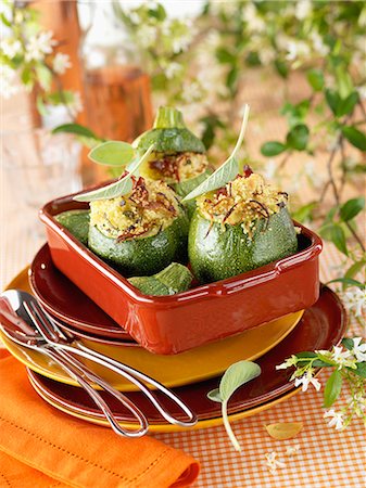 Round zucchinis stuffed with semolina and mozzarella Stock Photo - Rights-Managed, Code: 825-07077935