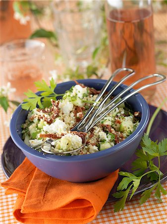 simsearch:825-05812365,k - Cucumber,confit tomato,fromage frais and semolina salad Foto de stock - Con derechos protegidos, Código: 825-07077936