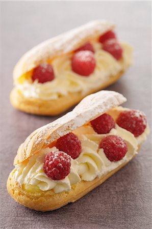 simsearch:825-07076890,k - Choux bun flled with whipped cream and raspberries Photographie de stock - Rights-Managed, Code: 825-07077980