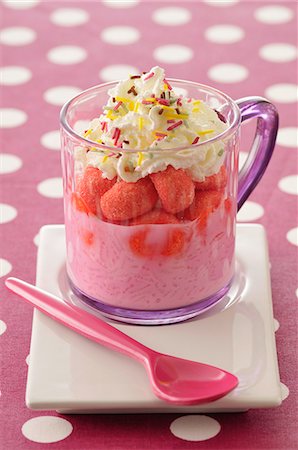 simsearch:825-07522625,k - Marshmallow cream,strawberry Tagada candies and whipped cream Verrine Stock Photo - Rights-Managed, Code: 825-07077998