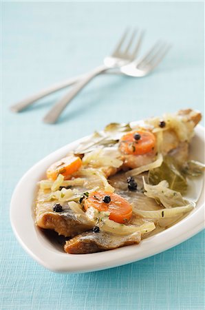 simsearch:652-03800765,k - Herring fillets marinated with onions,carrots and herbs Photographie de stock - Rights-Managed, Code: 825-07078008