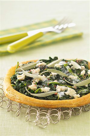 simsearch:652-07655955,k - Spinach,mozzarella and sage savoury tart Photographie de stock - Rights-Managed, Code: 825-07078035