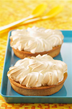 simsearch:652-05809645,k - Lemon meringue pies Foto de stock - Con derechos protegidos, Código: 825-07078043