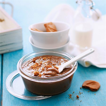 Small pot of toffee spread with Speculos Stock Photo - Rights-Managed, Code: 825-07078070