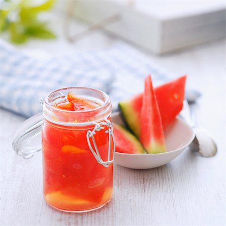 simsearch:652-03802113,k - Small jar of stewed watermelon Photographie de stock - Rights-Managed, Code: 825-07078082