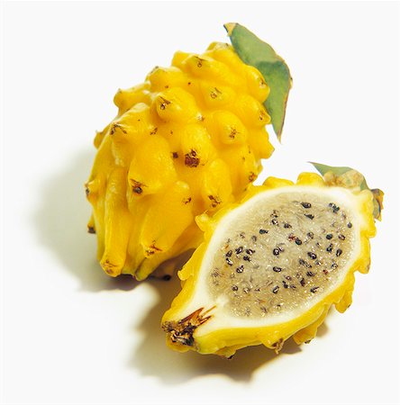 simsearch:825-07078253,k - Yellow pitahaya Foto de stock - Con derechos protegidos, Código: 825-07078162