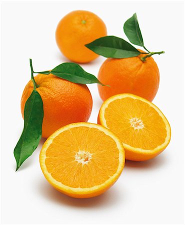 simsearch:825-07078253,k - Cut-out oranges Foto de stock - Con derechos protegidos, Código: 825-07078225