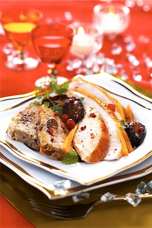 Capon with stuffing and prunes Stock Photo - Rights-Managed, Code: 825-07522077