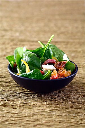 simsearch:825-07522911,k - Spinach,roquefort and dried fruit salad Photographie de stock - Rights-Managed, Code: 825-07522072