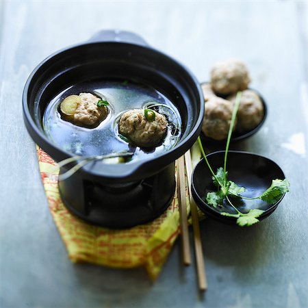 fondue (mets) - Cantonese fondue with meatballs Photographie de stock - Rights-Managed, Code: 825-07522095