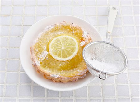 Sprinkling the tartlet with icing sugar Stock Photo - Rights-Managed, Code: 825-07522138