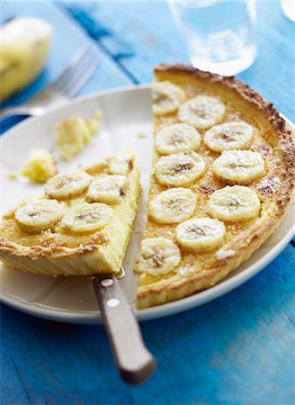 simsearch:825-05812973,k - Coconut and banana tart Photographie de stock - Rights-Managed, Code: 825-07522144