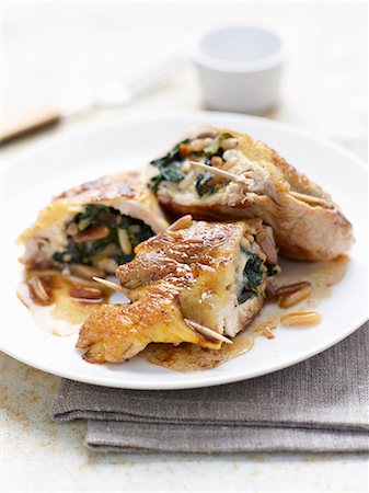 simsearch:652-05807391,k - Spinach and pine nut Saltimbocca Foto de stock - Con derechos protegidos, Código: 825-07522178