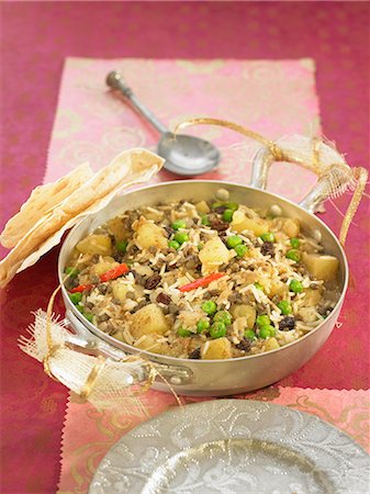 simsearch:652-05807800,k - Basmati rice and potatoes with spices,peas and lentils Photographie de stock - Rights-Managed, Code: 825-07522170