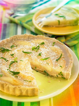 simsearch:652-05809645,k - Pear,agar-agar,lemon zests and rice honey tart Foto de stock - Con derechos protegidos, Código: 825-07522223