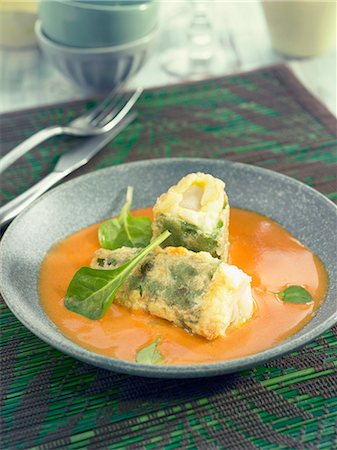 simsearch:825-06817528,k - Green peppers stuffed with salt-cod,creamy tomato and Cognac sauce Photographie de stock - Rights-Managed, Code: 825-07522236