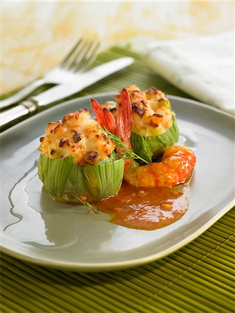 shrimp - Stuffed artichokes with gambas Foto de stock - Con derechos protegidos, Código: 825-07522277