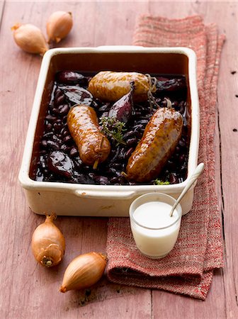 simsearch:825-06818214,k - Morteau sausages with shallots and red kidney beans Stockbilder - Lizenzpflichtiges, Bildnummer: 825-07522318
