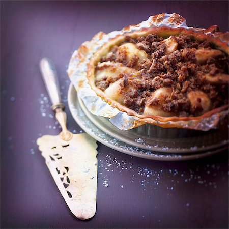 simsearch:825-05812973,k - Crumble-style pear tart Photographie de stock - Rights-Managed, Code: 825-07522406