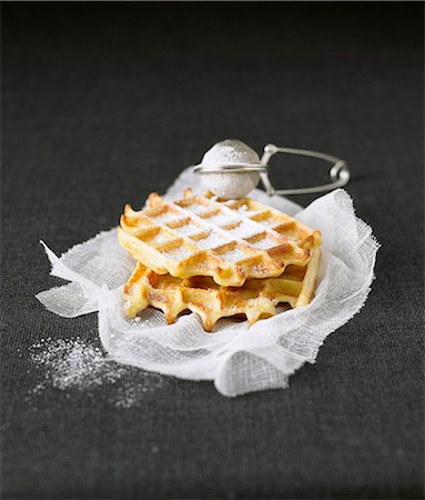 simsearch:825-06816888,k - Waffles with sugar Fotografie stock - Rights-Managed, Codice: 825-07522476