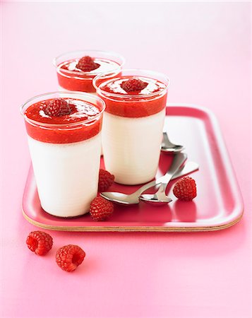 simsearch:652-07655572,k - Panna cotta with raspberries Stock Photo - Rights-Managed, Code: 825-07522479