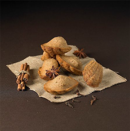 simsearch:825-05986161,k - Spicy Madeleines Stockbilder - Lizenzpflichtiges, Bildnummer: 825-07522549