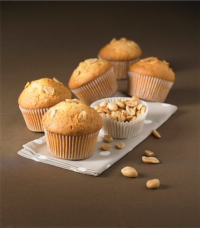 simsearch:652-06818932,k - Peanut muffins Stock Photo - Rights-Managed, Code: 825-07522556