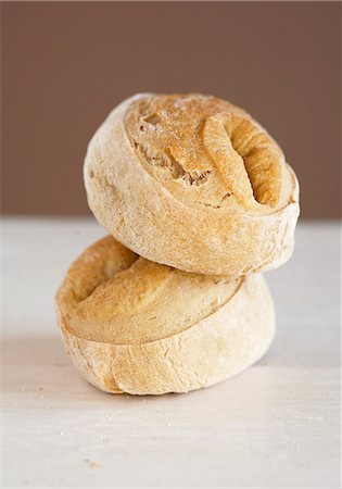 simsearch:825-07077747,k - Two small round breads Photographie de stock - Rights-Managed, Code: 825-07522586