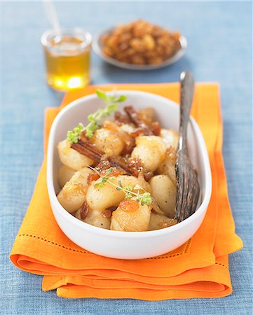 simsearch:825-07522226,k - Potatoes with raisins,cinnamon and honey Stockbilder - Lizenzpflichtiges, Bildnummer: 825-07522612