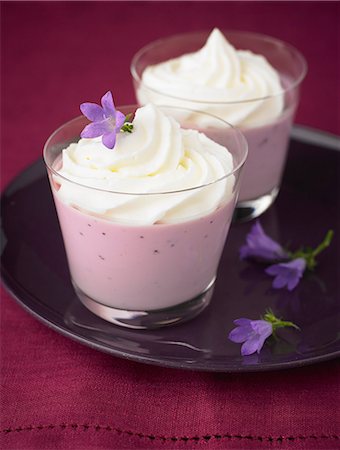 simsearch:652-07655598,k - Violet cream dessert Foto de stock - Con derechos protegidos, Código: 825-07522627
