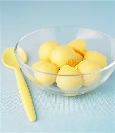 Scoops of banana ice cream Stock Photo - Rights-Managed, Code: 825-07522637