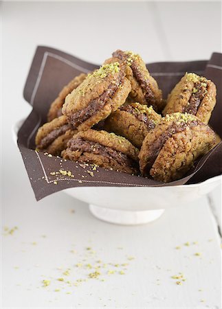 simsearch:825-07076879,k - Choco-pistachio whoopies Photographie de stock - Rights-Managed, Code: 825-07522675