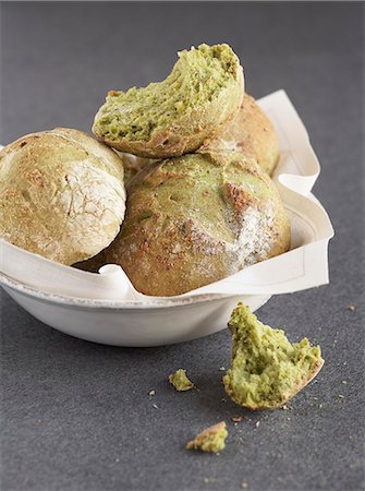 simsearch:825-07078195,k - Small pistachio bread buns Foto de stock - Direito Controlado, Número: 825-07522682