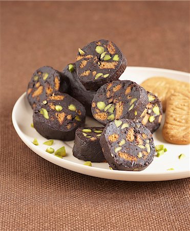 speculoos - Chocolate,pistachio and Spéculos sweet sausage Foto de stock - Con derechos protegidos, Código: 825-07522683