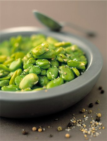 Broad beans with pepper Stockbilder - Lizenzpflichtiges, Bildnummer: 825-07522717