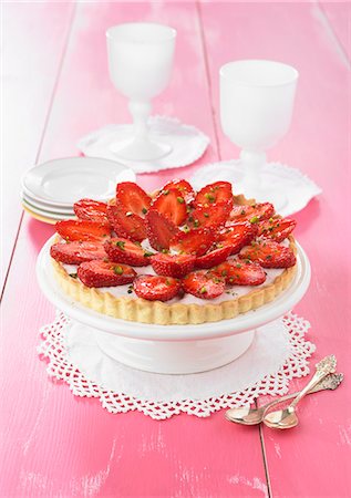 simsearch:825-07523203,k - Strawberry tart Stock Photo - Rights-Managed, Code: 825-07522756