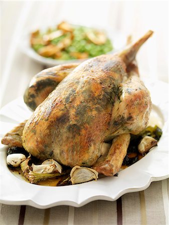 simsearch:652-05807378,k - Stuffed roast chicken Stockbilder - Lizenzpflichtiges, Bildnummer: 825-07522783