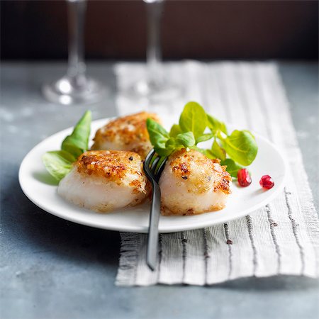 soft fruit dish - Scallops coated with mild spices Photographie de stock - Rights-Managed, Code: 825-07522829