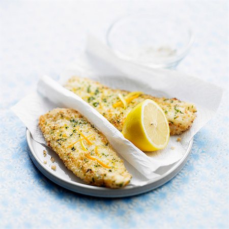 paniert - Breaded fish fillets with citrus fruit zests Foto de stock - Con derechos protegidos, Código: 825-07522836