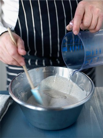 Adding the water to the galette batter Stockbilder - Lizenzpflichtiges, Bildnummer: 825-07522865