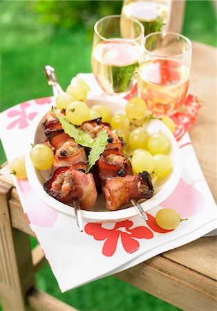 simsearch:825-07522888,k - Quail and bacon brochettes Photographie de stock - Rights-Managed, Code: 825-07522887