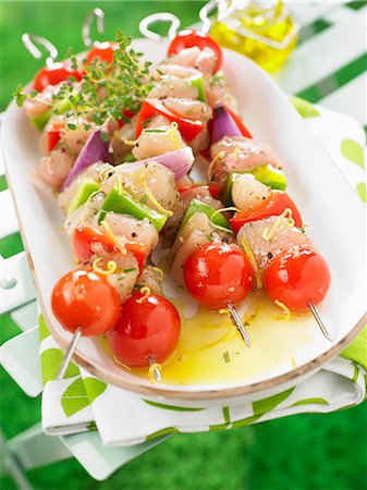 simsearch:825-07522913,k - Chicken and raw vegetable brochettes Photographie de stock - Rights-Managed, Code: 825-07522895