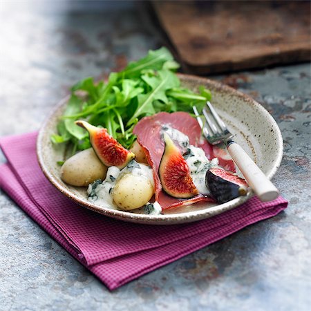 raclette - Gorgonzola Raclette with coppa,figs and potatoes Photographie de stock - Rights-Managed, Code: 825-07522928